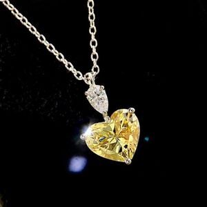 The Sun Shine pendant necklace in 925 and cubic zirconia